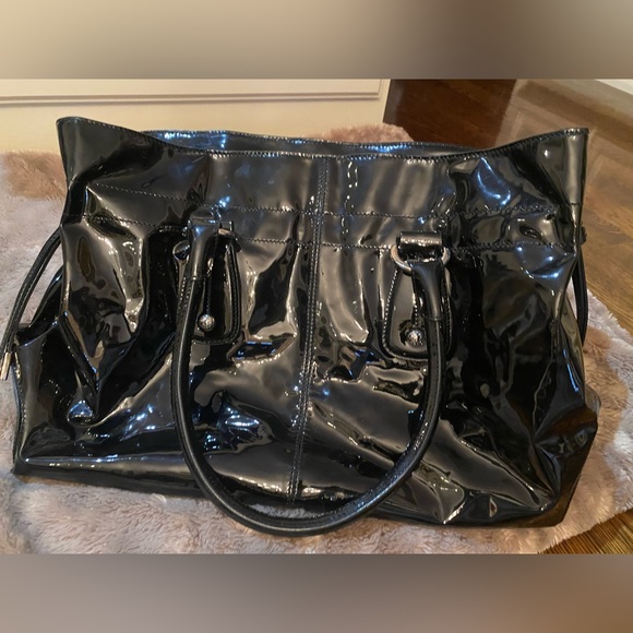 TOD’S black patent leather tote bag with silver tab (75933). - Picture 9 of 10